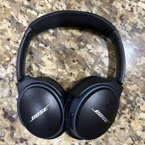 Bose Headphones, barely used, not sure exact model number